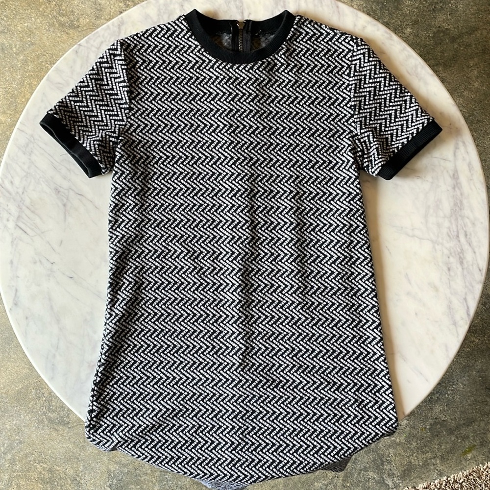 Forever 21 Vintage-Vibe Shift Dress Size Medium